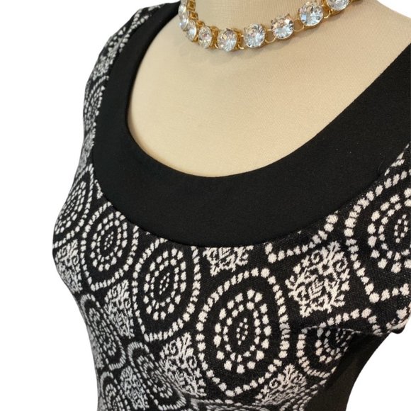 SAN FRANCISCO Knit Dress Sz M Black & White Flattering - Picture 4 of 12